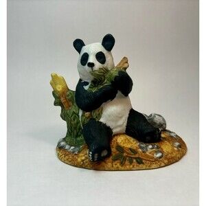 ROYAL HERITAGE PANDA BEAR PORCELAIN SCULPTURE FIGURINE 3''1/2 TALL 4 '' WIDE